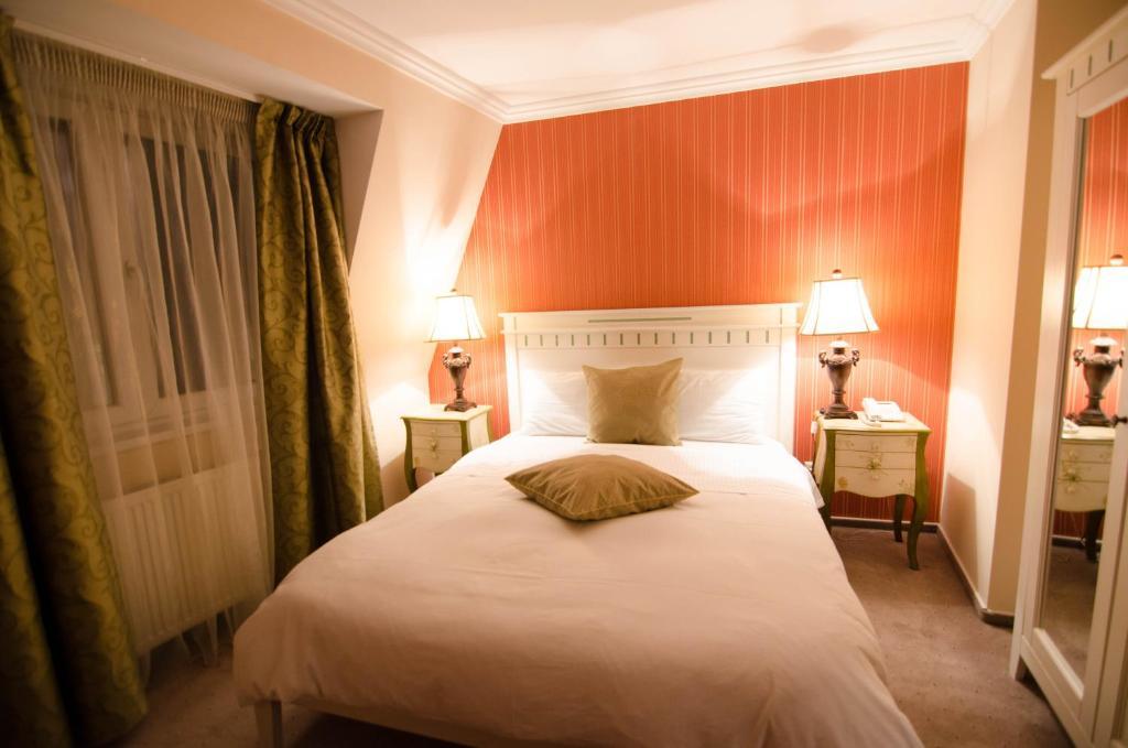 Boutique Monaco Hotel 4*